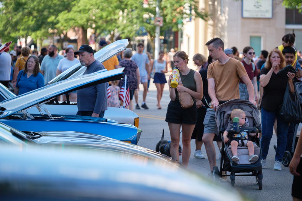 Scenes from 2024 - crowds admiring cars