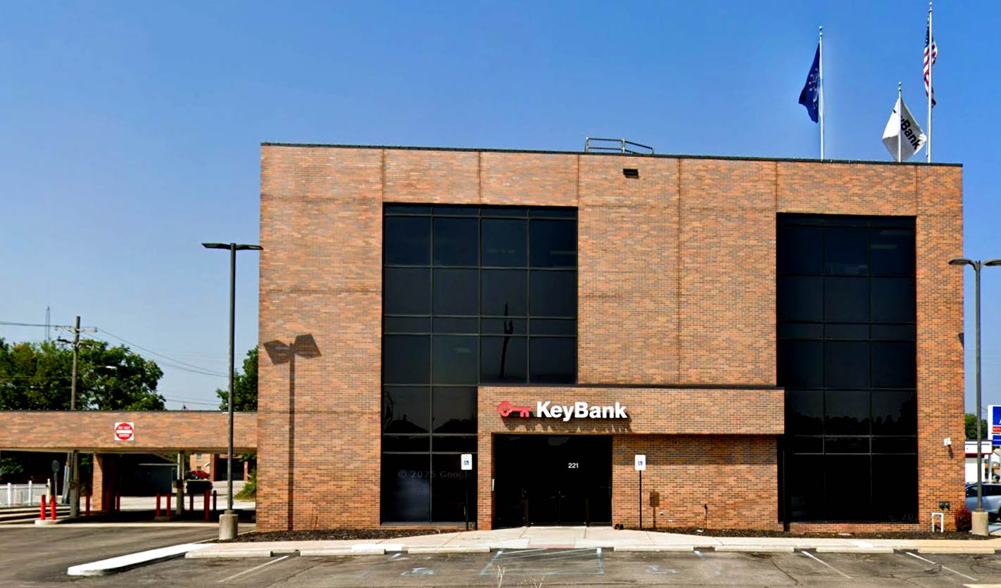 An exterior photo of the KeyBank building in Goshen, Indiana